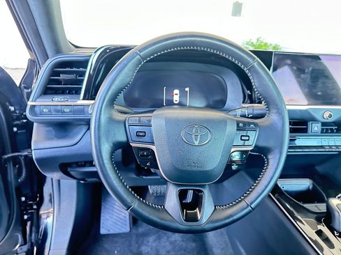 Used 2025 Toyota Crown XLE image 29