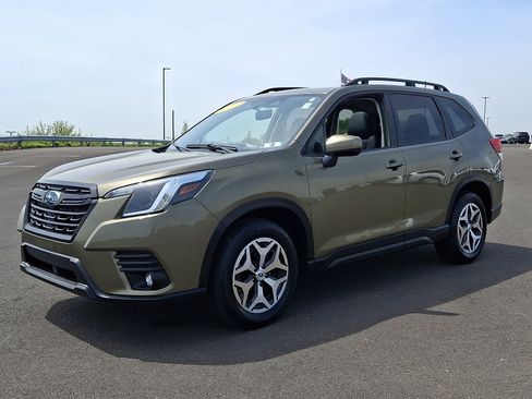 Certified 2024 Subaru Forester Premium AWD/4WD image 3