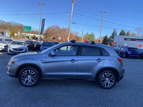Used 2018 Mitsubishi Outlander Sport SE image 2