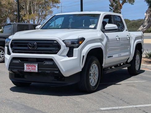 Used 2024 Toyota Tacoma SR5 AWD/4WD image 11