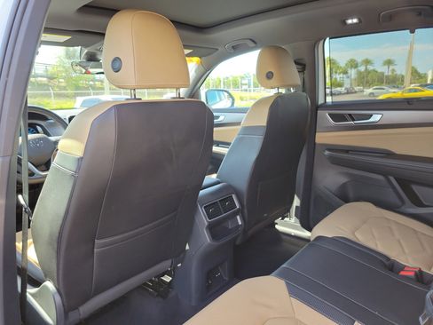 Used 2024 Volkswagen Atlas Cross Sport SE w/ Panoramic Sunroof Package FWD image 11