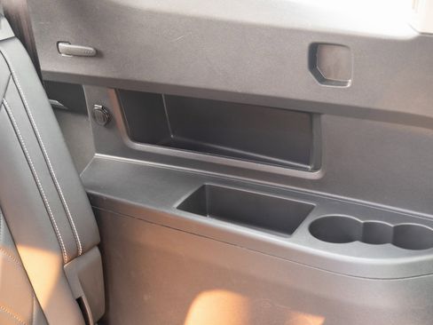 Used 2024 Volkswagen Atlas SEL Premium R-Line image 28