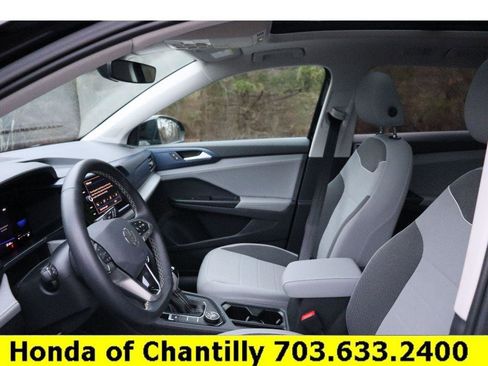 Used 2024 Volkswagen Taos SE image 24