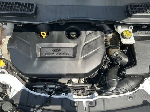 Used 2017 Ford Escape SE w/ Equipment Group 201A AWD/4WD image 17