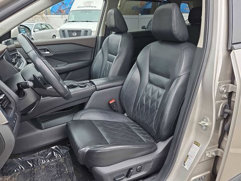 Used 2022 Nissan Rogue Platinum w/ Head-Up Display Package image 11