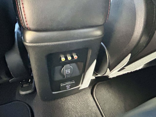 Used 2015 Dodge Journey R/T w/ Flexible Seating Group FWD image 17