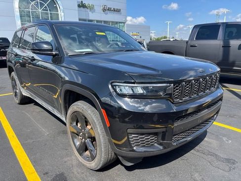 Used 2023 Jeep Grand Cherokee L Laredo AWD/4WD image 1