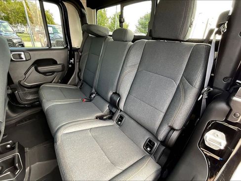 New 2025 Jeep Gladiator Sport image 18