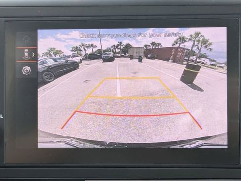 Used 2024 Kia Carnival LX FWD image 24