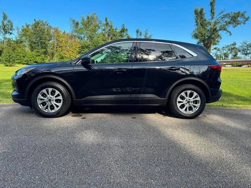 Used 2023 Ford Escape Active w/ Tech Pack #1 AWD/4WD image 9