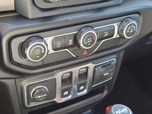 Used 2020 Jeep Wrangler Sport image 22