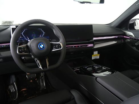 New 2027 BMW 550e xDrive AWD/4WD image 17