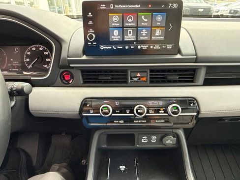 Used 2025 Honda Pilot Touring image 19