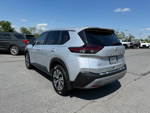 Used 2022 Nissan Rogue SV FWD image 4