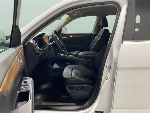 Used 2025 Volkswagen Atlas SE AWD/4WD image 11
