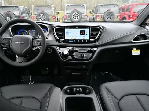 New 2026 Chrysler Pacifica Select image 18