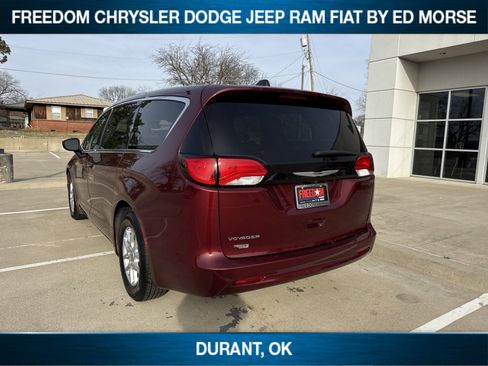 Used 2023 Chrysler Voyager LX image 3