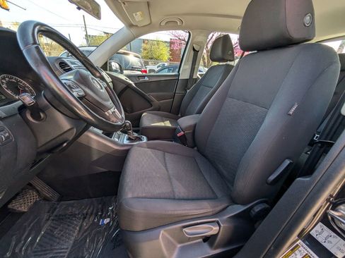 Used 2017 Volkswagen Tiguan Limited w/ Premium Package image 15