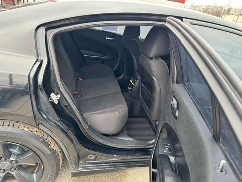 Used 2013 Dodge Charger SE image 10
