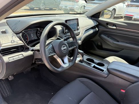 Certified 2025 Nissan Altima 2.5 SV FWD image 14