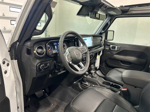 New 2025 Jeep Wrangler Sahara w/ Technology Group image 18
