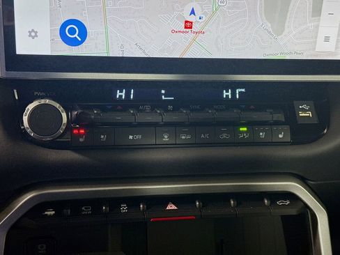 Used 2025 Toyota Tundra Platinum AWD/4WD image 16