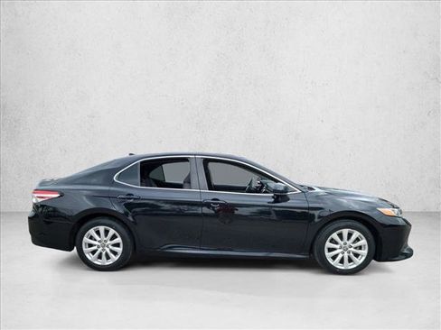 Used 2020 Toyota Camry LE image 4