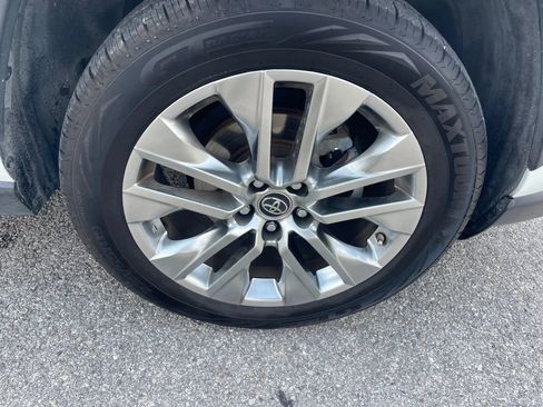 Used 2019 Toyota RAV4 Limited w/ Advanced Technology Package FWD image 8