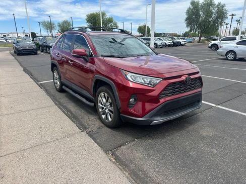 Used 2019 Toyota RAV4 Limited w/ Cold Weather Package FWD image 3