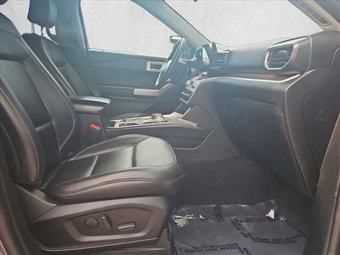 Used 2024 Ford Explorer XLT w/ Equipment Group 202A image 21