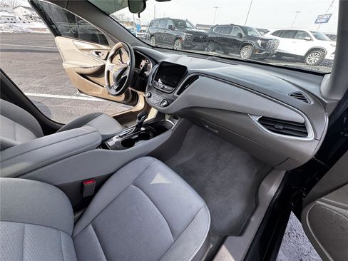 Used 2025 Chevrolet Malibu LT FWD image 11