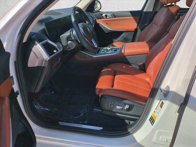Used 2024 BMW X7 xDrive40i w/ Parking Assistance Package AWD/4WD image 17