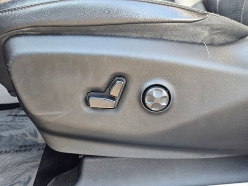 Used 2019 Chrysler Pacifica Touring-L image 23