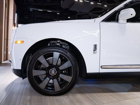 Used 2023 Rolls-Royce Cullinan image 25