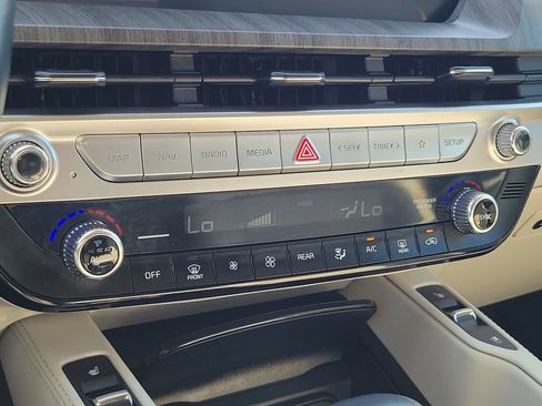 Used 2024 Kia Telluride EX w/ EX Captain's Chair Package FWD image 29