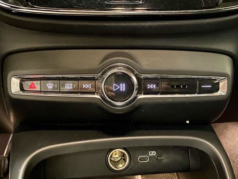 Used 2023 Volvo XC40 Recharge Plus AWD/4WD image 27