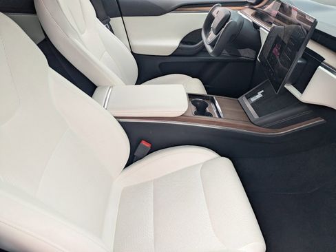 Used 2023 Tesla Model X image 12