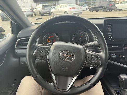 Used 2023 Toyota Camry SE image 12