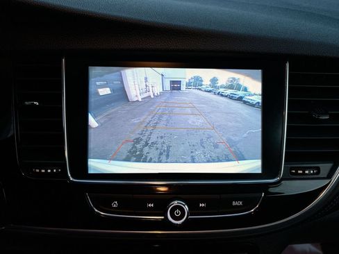 Used 2020 Buick Encore Preferred AWD/4WD image 18