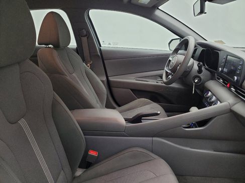 Used 2023 Hyundai Elantra SE w/ Cargo Package image 21
