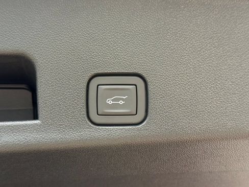 New 2026 Chevrolet Traverse LT w/ Sun and Wheel Package FWD image 18
