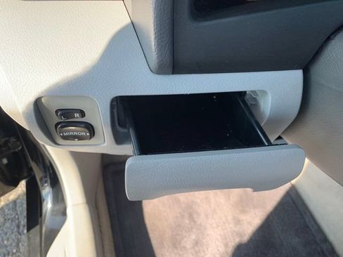 Used 2010 Toyota Camry XLE FWD image 25