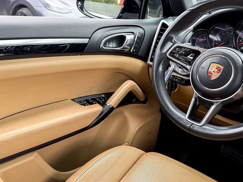 Used 2016 Porsche Cayenne AWD/4WD image 14