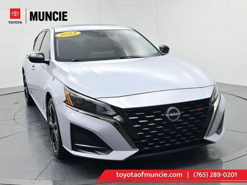 Used 2023 Nissan Altima 2.5 SR w/ SR Premium Package image 1