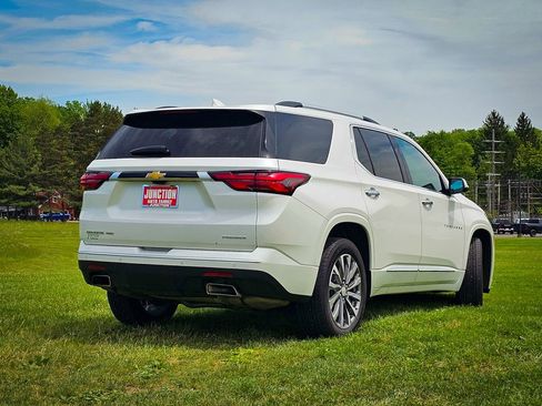 Used 2023 Chevrolet Traverse Premier AWD/4WD image 3