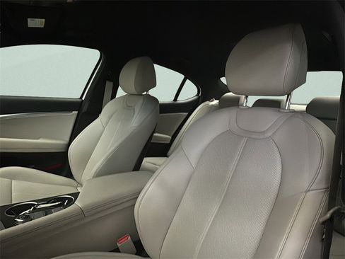 Certified 2025 Genesis G70 2.5T image 9