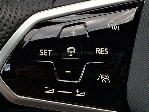 Used 2024 Volkswagen Tiguan SEL R-Line AWD/4WD image 22