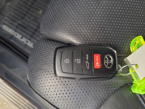 Used 2025 Toyota Sequoia Platinum image 28