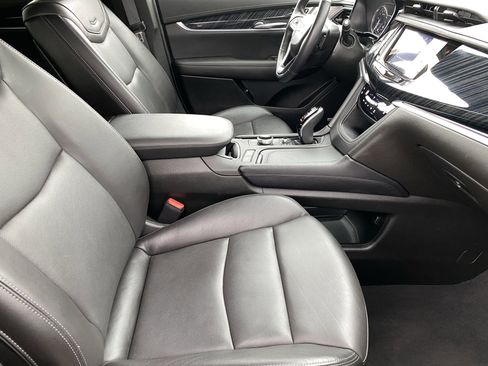 Used 2025 Cadillac XT6 Premium Luxury image 11