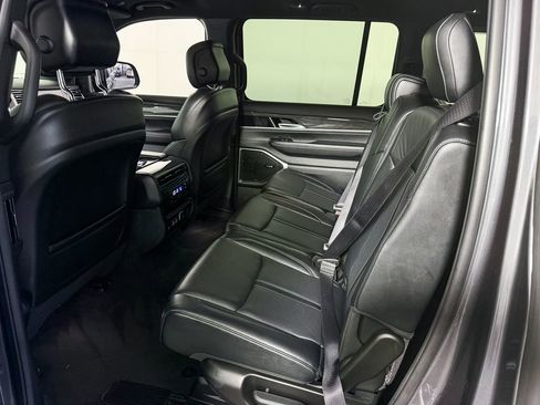 Used 2022 Jeep Wagoneer Series III AWD/4WD image 36